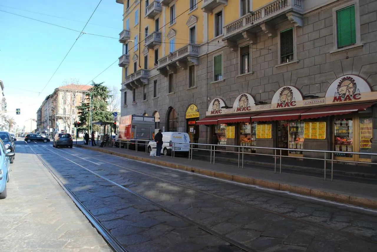 Bnbook- Milano/Famagosta Flat 0*, Milano
